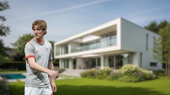 La mansión de 3 millones de euros que Anthony Gordon deja atrás para mudarse a Barcelona: una sauna con jacuzzi y un jardín protagonista