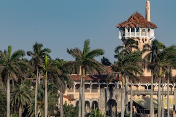 Las transacciones de viviendas unifamiliares en Palm Beach subieron de dos a diez operaciones entre agosto de 2025 y agosto de 2026 (REUTERS/Carlos Barria)