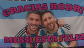 La bandera Messi y De