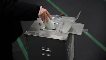 Hasta que la Democracia nos