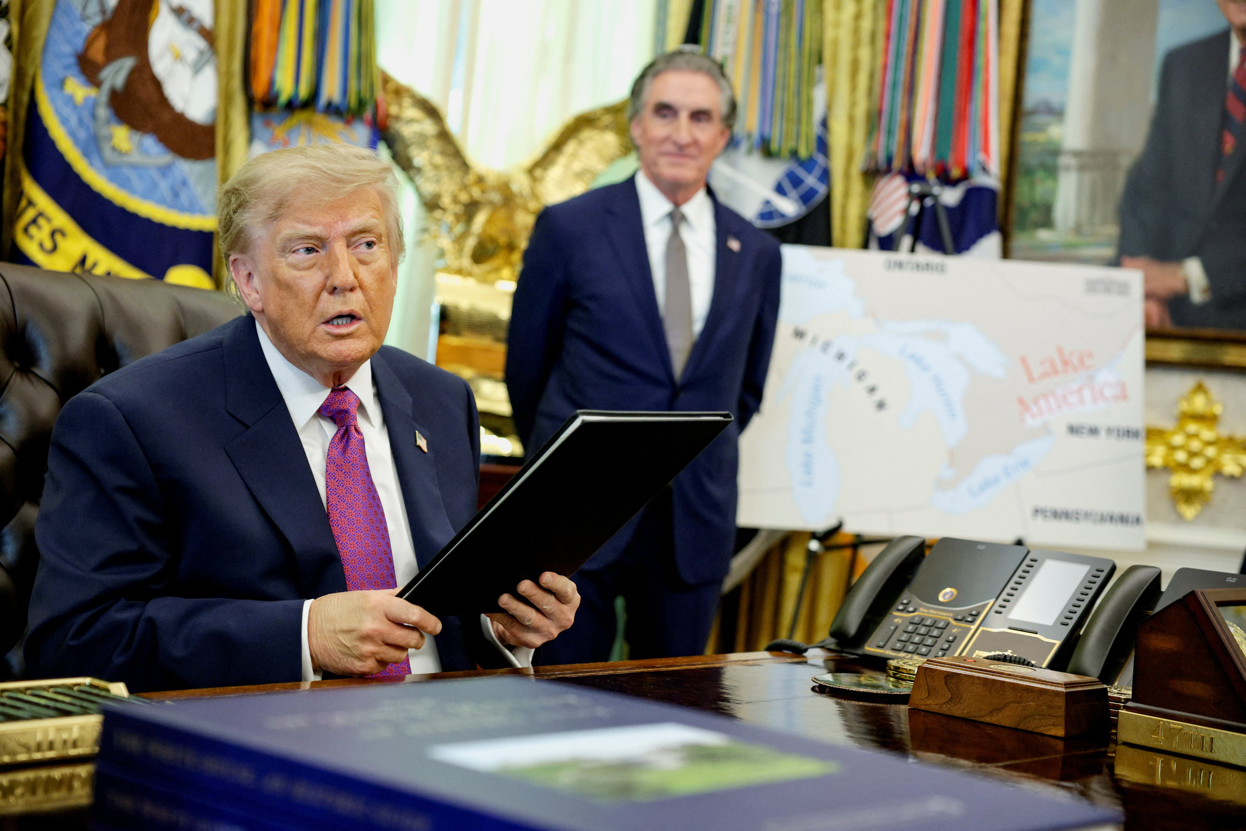 Trump vinculó el rebautizo del lago Ontario con argumentos de soberanía y con su peso para la economía de Estados Unidos (REUTERS/Evan Vucci)