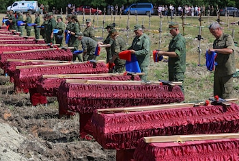 Miembros del servicio rusa participan