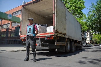 Hacia el mediodía del sábado,