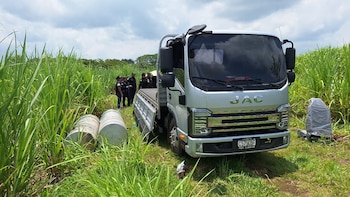 Localizan 72 kilos de cocaína ocultos en un camión abandonado en Guatemala