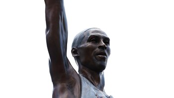 Los Lakers colocan una estatua