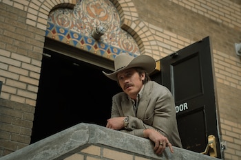 Garrett Hedlund comparte elenco con Jessica Chastain en Heartland, el nuevo drama de Netflix. (Crédito: Tina Rowden/Netflix © 2026.)