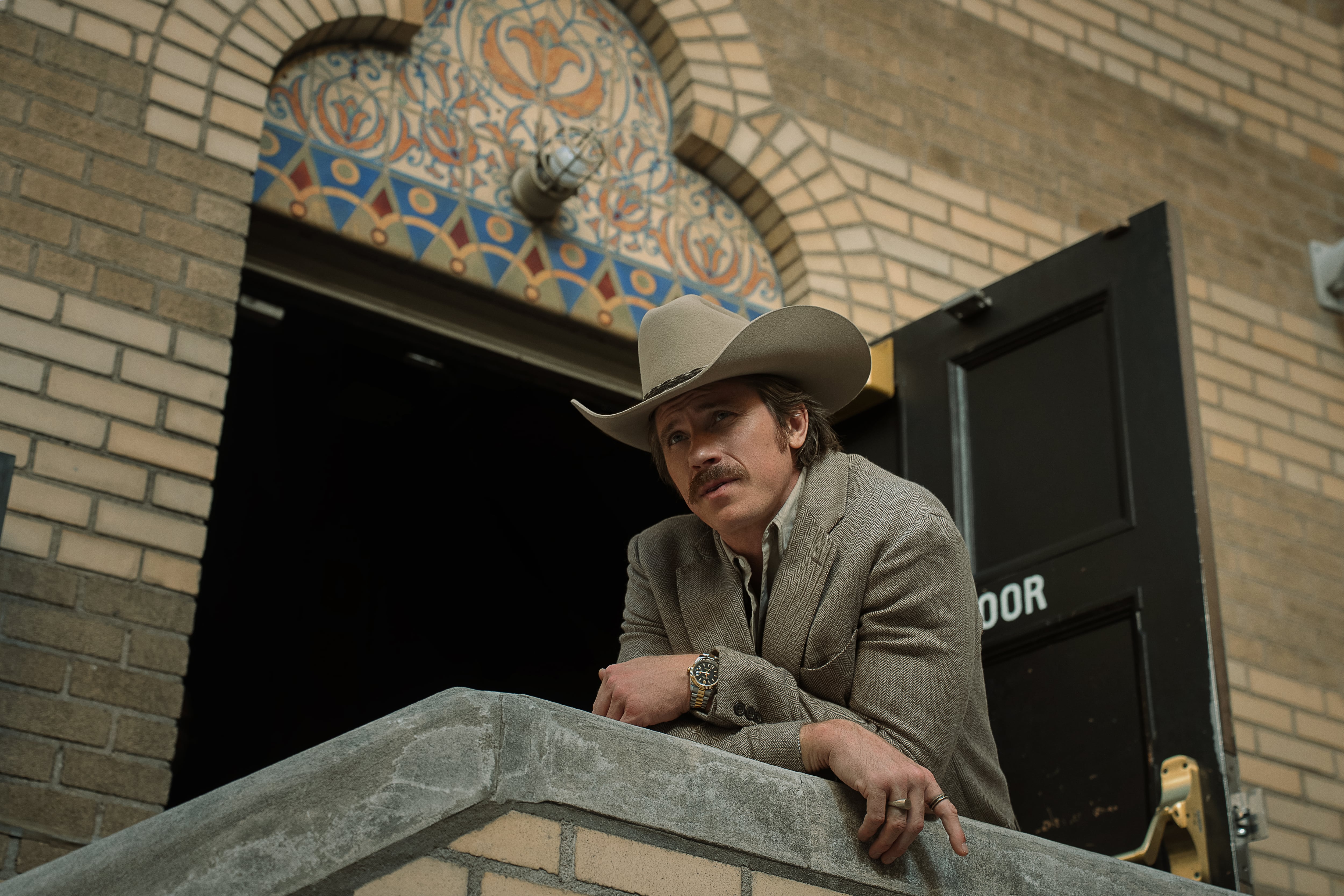 Garrett Hedlund comparte elenco con Jessica Chastain en Heartland, el nuevo drama de Netflix. (Crédito: Tina Rowden/Netflix © 2026.)
