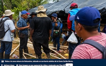 Durante una visita reciente a la zona, captada en video y difundida por habitantes locales, se observó a representantes de la Secretaría de Recursos Naturales, miembros del Ejército de Nicaragua, operadores políticos y ciudadanos de origen chino. (Captura de pantalla de 100% Noticias)