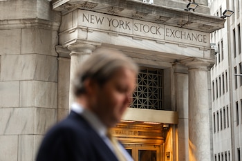 El S&P 500 subió un 0,79% y el Nasdaq ganó un 1,27% en una sesión marcada por el avance de Micron y otras tecnológicas, mientras el conflicto entre Estados Unidos e Irán no alteró el ánimo inversor.- EFE/OLGA FEDOROVA