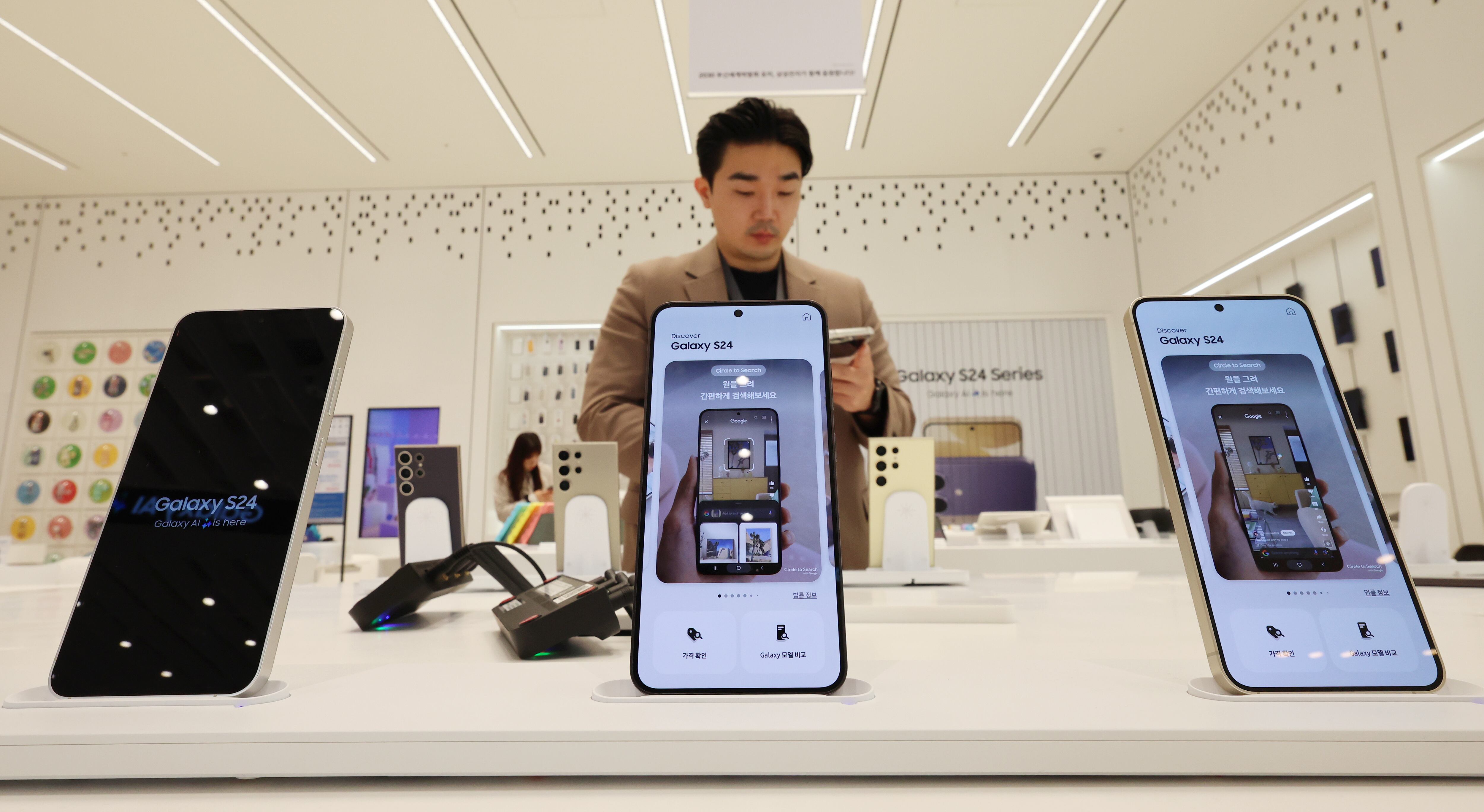 La futura serie Galaxy S27 incluirá Scam Detection en sus cuatro modelos, entre ellos el nuevo Galaxy S27 Pro. (Europa Press)