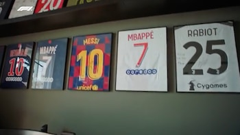 Algunas de las camisetas que