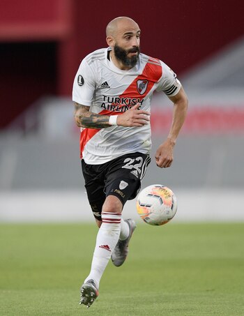 Javier Pinola recibió el alta