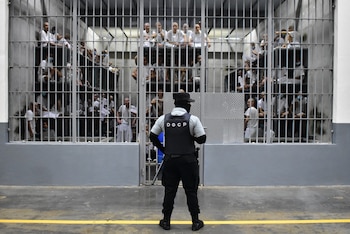 Centro de Confinamiento del Terrorismo CECOT, cárcel de máxima seguridad de El Salvador donde están recluidos miles de pandilleros y mareros
