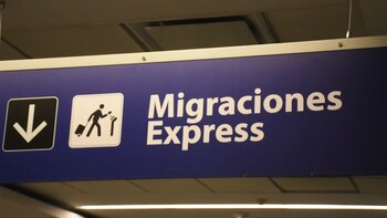 Autoridades de Migraciones retienen a