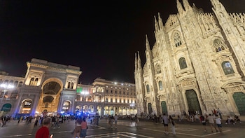 Vandalizan-la-Galería-de-Vittorio-Emmanuel,-en-la-plaza-de-la-Catedral-de-Milán