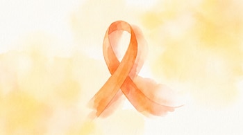 Un listón naranja ilustrado en acuarela centrado sobre un fondo amarillo difuminado.