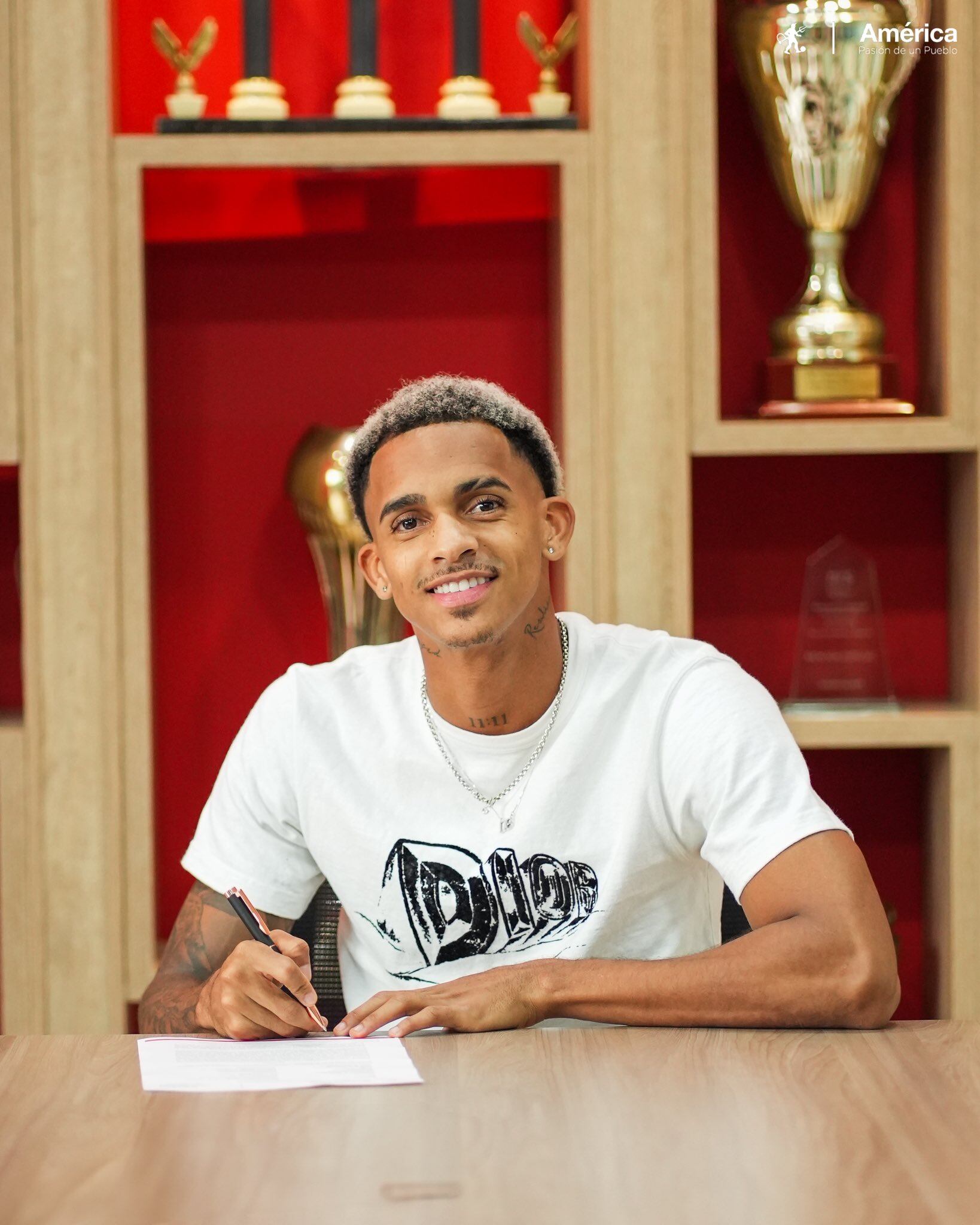 Dylan Borrero firmó su contrato con el América y espera debutar pronto en la Liga BetPlay - crédito América de Cali