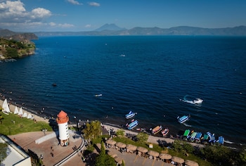 El Parque Recreativo Apulo de Ilopango se consolida como uno de los destinos turísticos más visitados durante Semana Santa en El Salvador. ( Cortesía: Secretaría de Prensa)
