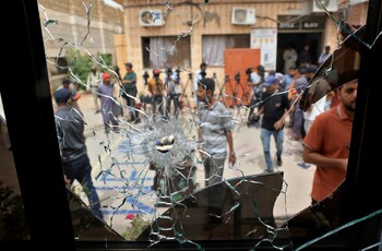 Una ventana de cristal rota