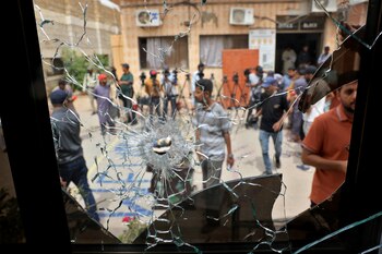 Una ventana de cristal rota