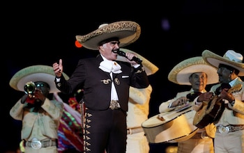 Políticos y personajes del espectáculo dieron el pésame a la familia de Vicente Fernández y a todos sus seguidores (Foto: Reuters / Henry Romero)