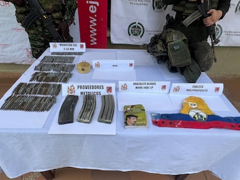 Este fue el material incautado, incluyó propaganda - crédito Ejército