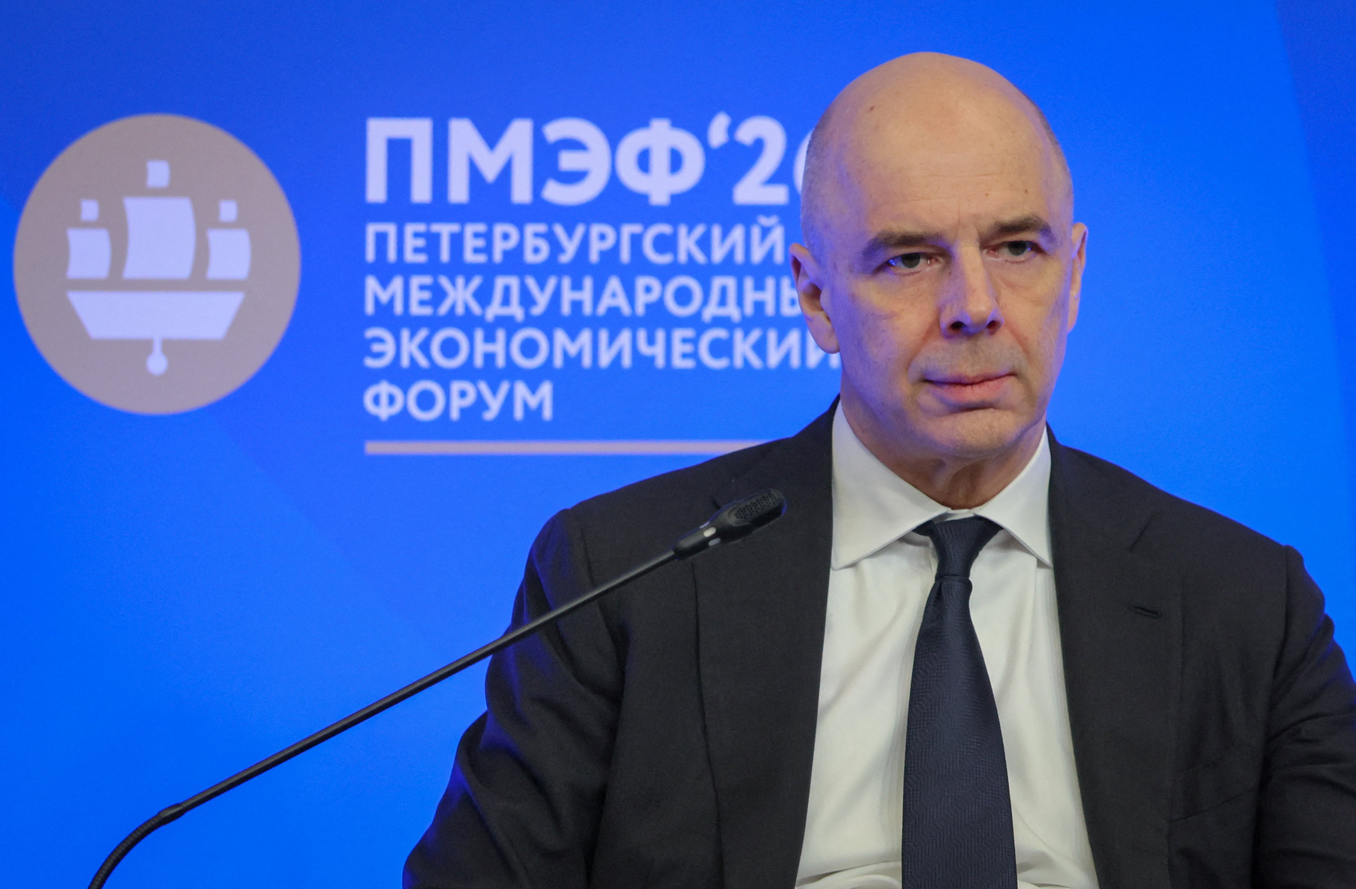 El encuentro entre Scott Bessent y Anton Siluanov incluyó cooperación económica y coordinación en el G20, mientras el responsable de sanciones presentó la propuesta de paz de 28 puntos, según NBC News. REUTERS/Anastasia Barashkova