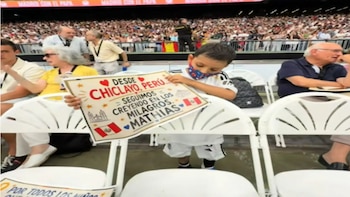 Papa León XIV bendice a niño de Chiclayo que lucha contra el cáncer.