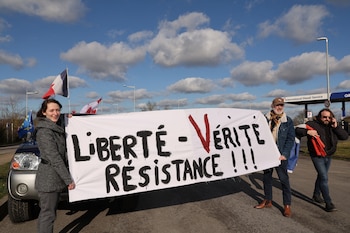 En la pancarta se lee