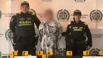 Mujer llevaba 10 paquetes de marihuana y cocaína adheridos al cuerpo en El Dorado: su destino era San Andrés