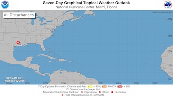 Mapa meteorológico del océano Atlántico y el continente americano con un círculo rojo marcando la depresión Edouard en Texas.