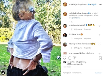 Solita mostrando su tatuaje en