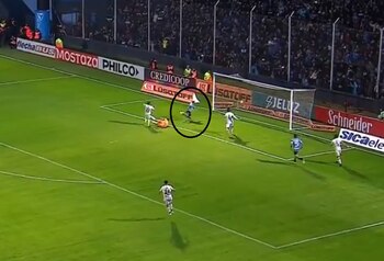 Bryan Reyna apareció como '9'