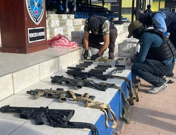 Otro operativo permitió localizar 520 kilogramos de presunta cocaína en un camión interceptado rumbo a Güinope.(FOTO: Policía Nacional)
