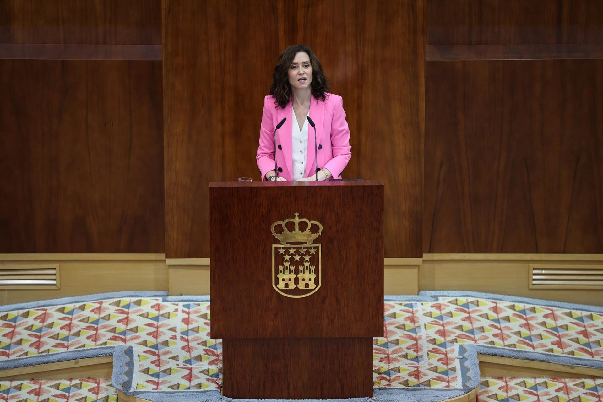 10/09/2026 La presidenta de la Comunidad de Madrid, Isabel Díaz Ayuso, durante el debate sobre el Estado de la Región en la Asamblea de Madrid, a 10 de septiembre de 2026, en Madrid (España). La presidenta de la Comunidad de Madrid, Isabel Díaz Ayuso, reivindicará este jueves la gestión de su Gobierno en la primera jornada del que será el último Debate del Estado de la Región (DER) de la legislatura, con una