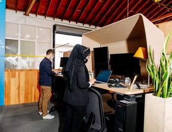 Shokofeh Darbari y Josh Plourde