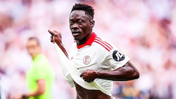 El delantero nigeriano Akor Adams deja el Sevilla FC y recala en el Venezia FC