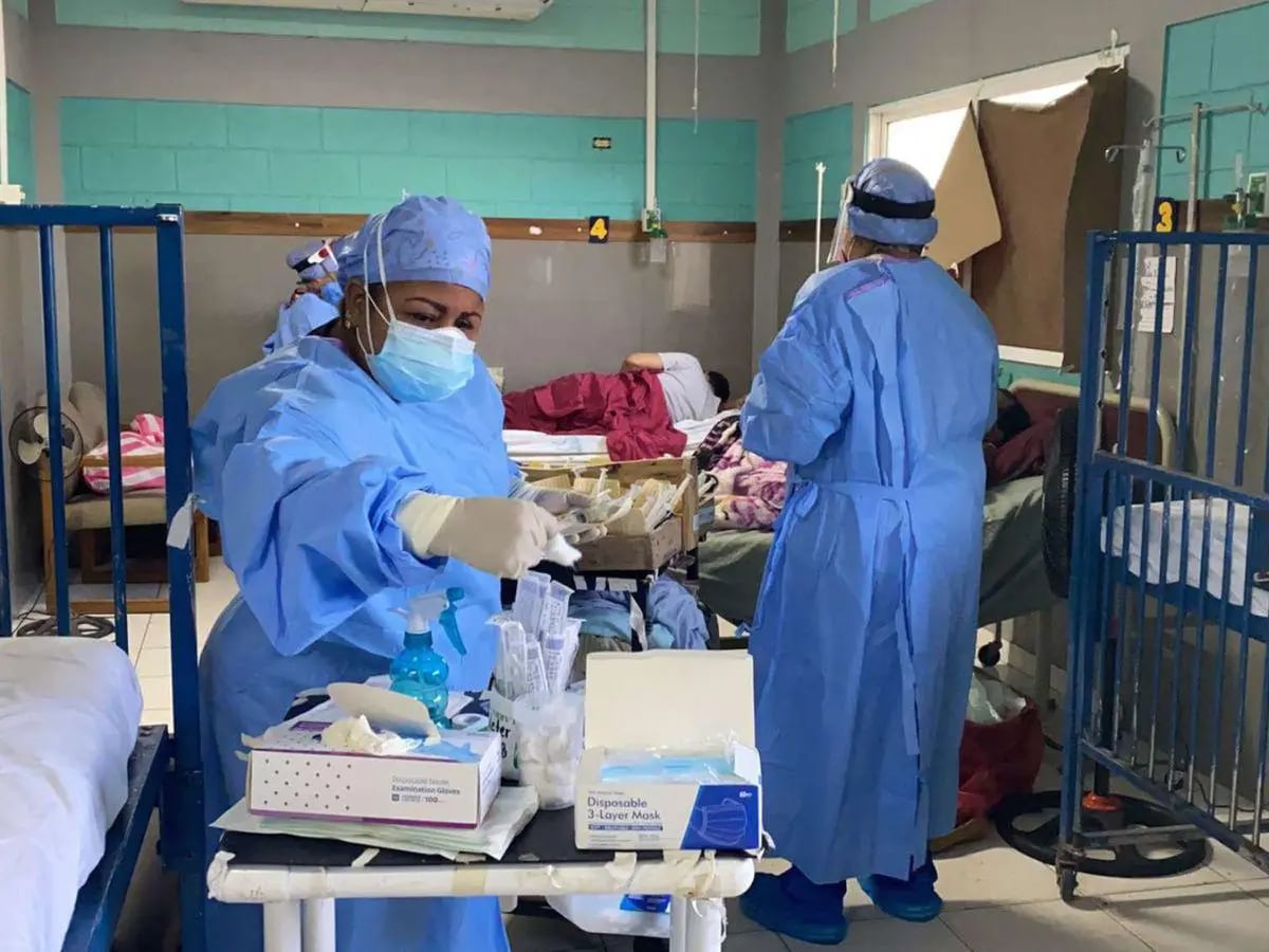 La presión sobre médicos por despidos y hostigamiento afecta gravemente la moral, la eficiencia y la calidad de la atención hospitalaria en Honduras. (Foto: Archivo)