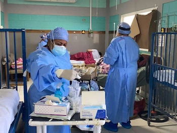 La presión sobre médicos por despidos y hostigamiento afecta gravemente la moral, la eficiencia y la calidad de la atención hospitalaria en Honduras. (Foto: Archivo)