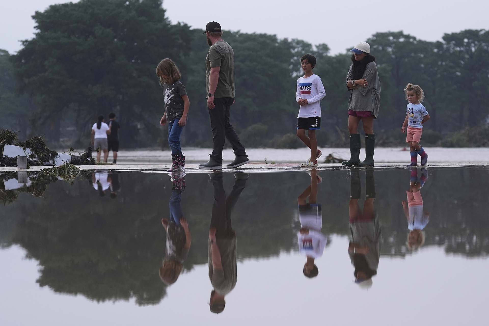 El Servicio Meteorológico Nacional mantiene activas las alertas de inundación en Texas, Luisiana, Indiana, Kentucky, Ohio, Virginia Occidental y Pensilvania. (AP Photo/Eric Gay)