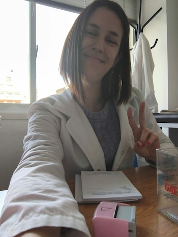 El accidente ocurrió en la esquina de Chivilcoy y Nazarre, Villa Devoto, testigos relatan cómo la mochila de la joven quedó atrapada en la puerta del colectivo