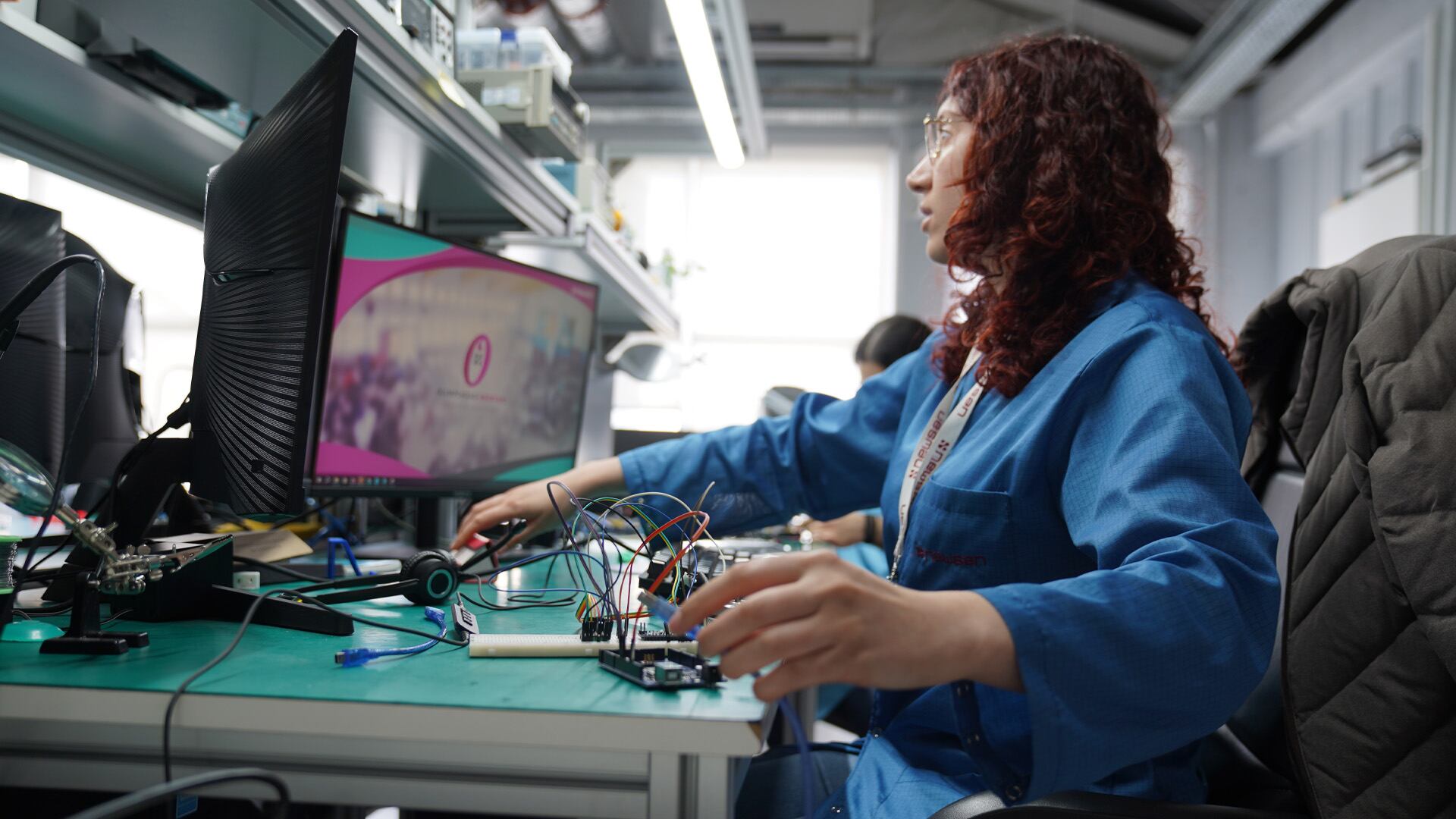 La industria electrónica de Tierra del Fuego es una importante fuente de trabajo para miles de personas (Matías Arbotto)