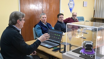 Los ingenieros participantes –en su mayoría, expertos en electrónica y aeronáutica– se capacitaron y se enfocaron en todo lo necesario para adquirir capacidades en la disciplina satelital