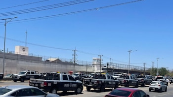 Autoridades resguardando el perímetro del centro penitenciario. Crédito: Redes Sociales