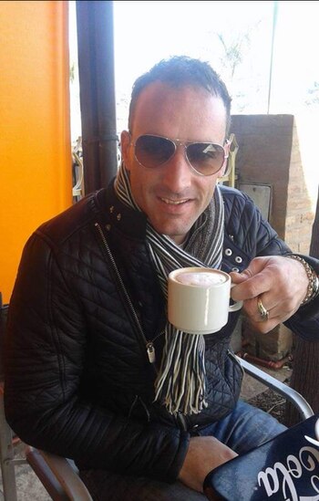 El acusado en las fotos