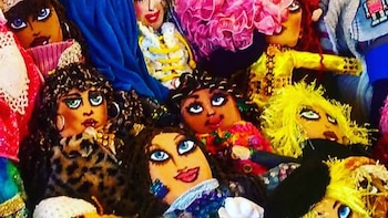 300 muñecas “Emperifolladas”: una artista