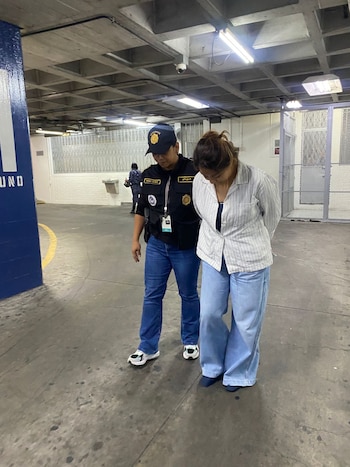 La mentira sobre una caída fatal en un jardín de San Marcos se derrumbó cuando la familia de la víctima detectó heridas de bala (Cortesía PNC de Guatemala).