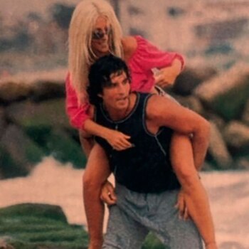 Mónica y Diego disfrutnado de la playa