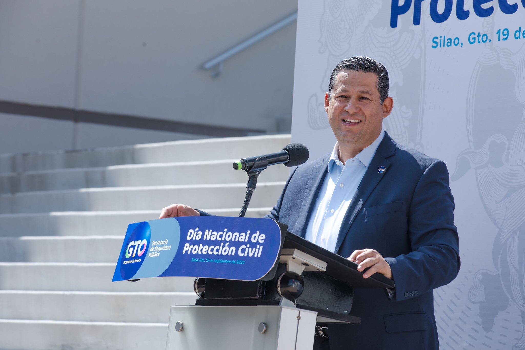 Diego Sinhue, exgobernador de Guanajuato, habita una casa en un lujoso barrio de Texas, en EEUU.