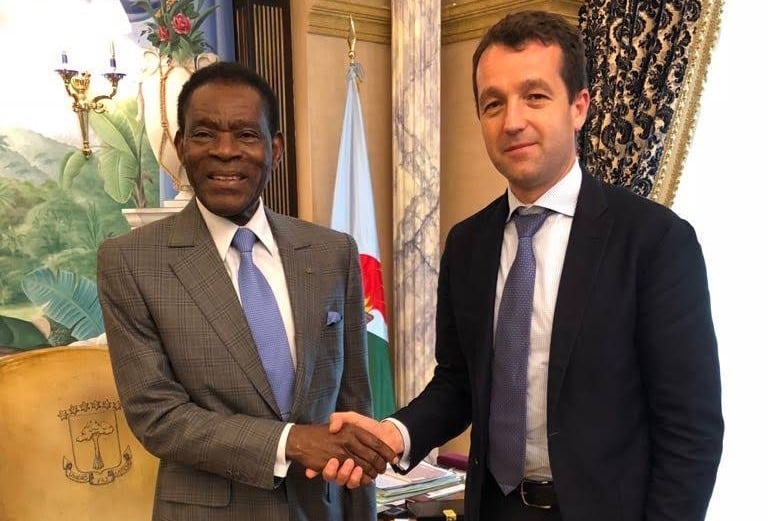 La gira secreta del ahora presidente de Indra y su hermano intentando vender armas al dictador de Guinea y al clan de los Buteflika en Argelia